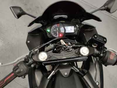 Yamaha YZF-R25 2015