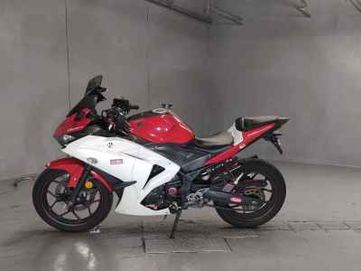 Yamaha YZF-R25 2015