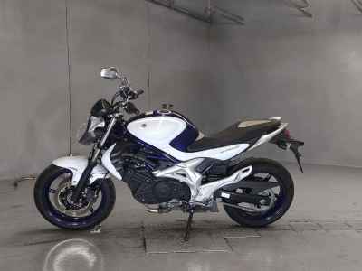 Suzuki Gladius SFV400 2010
