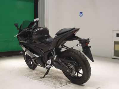 Yamaha YZF-R25 2021