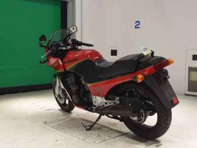 Kawasaki GPZ900R 1995
