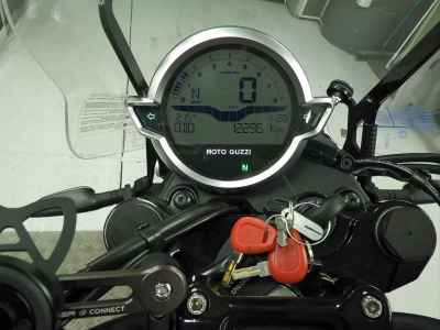 Moto Guzzi V7 Stone 2021