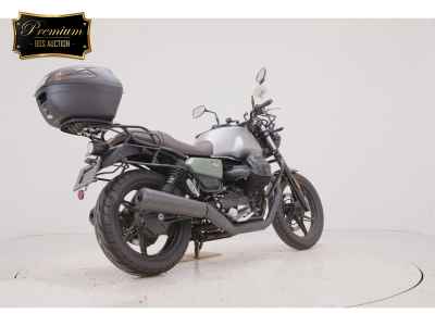 Moto Guzzi V7 Stone 2021