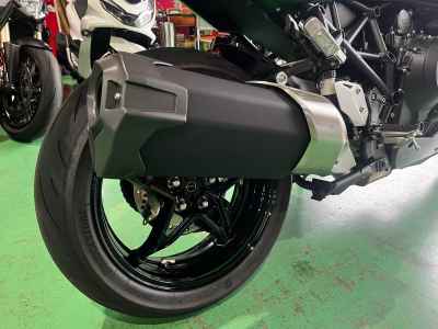 Kawasaki Ninja H2 SX 2023