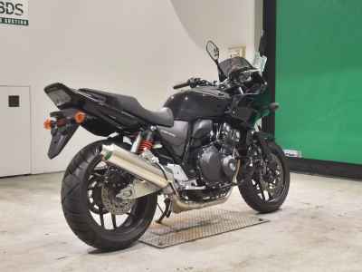 Honda CB400 Super Boldor 2023