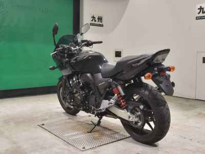 Honda CB400 Super Boldor 2023