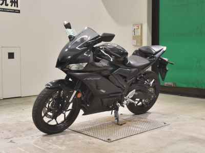 Yamaha YZF-R25 2022