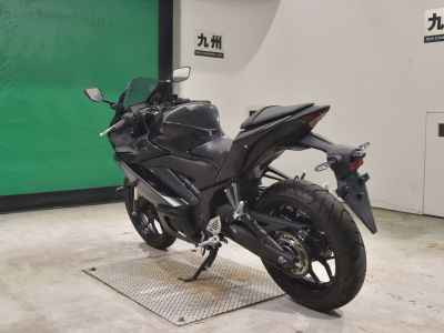 Yamaha YZF-R25 2022