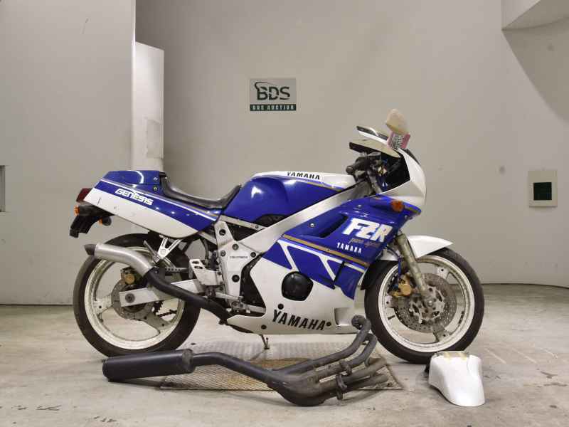 Yamaha FZR400 1987