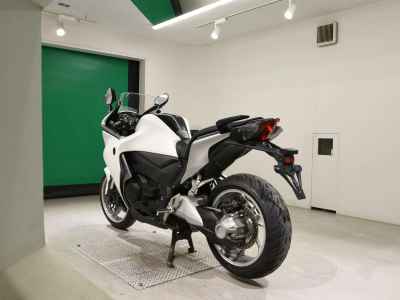 Yamaha SR400 2019