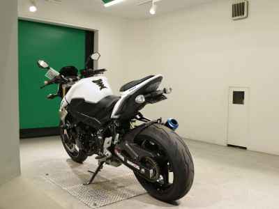 Suzuki GSR750 2011