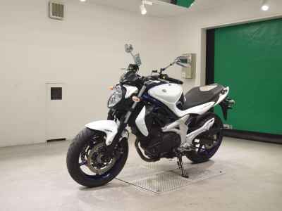Suzuki Gladius SFV400 2010