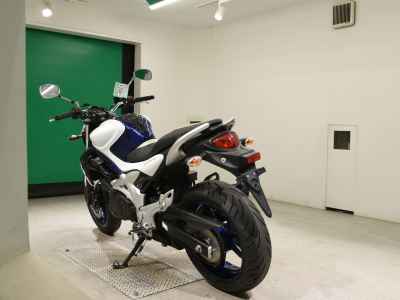 Suzuki Gladius SFV400 2010