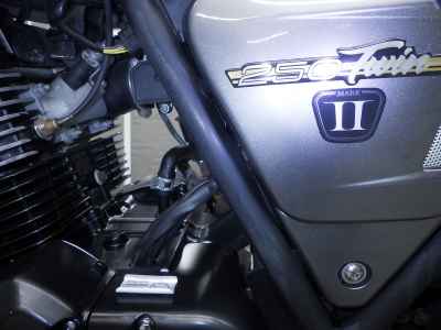Kawasaki GPX Legend Twin 2020