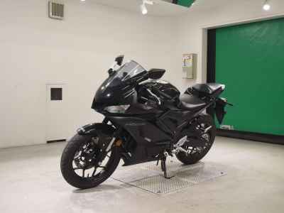 Yamaha YZF-R25 2022