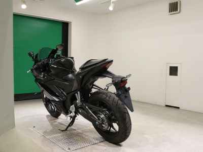 Yamaha YZF-R25 2022