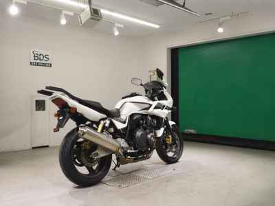 Honda CB400 Super Boldor 2011