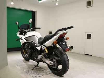 Honda CB400 Super Boldor 2011