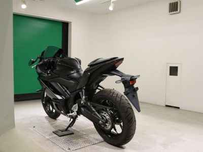 Yamaha YZF-R25 2023