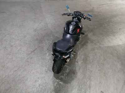 Suzuki GSR400 2011