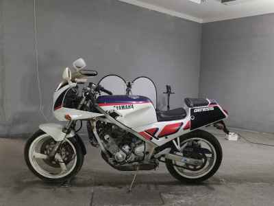 Yamaha FZR250 1987