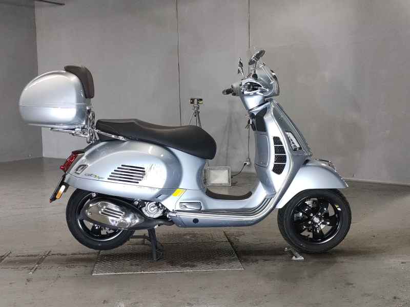 Vespa GTS Super TECH 300 2021