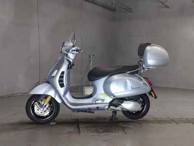 Vespa GTS Super TECH 300 2021
