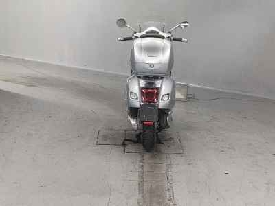 Vespa GTS Super TECH 300 2021