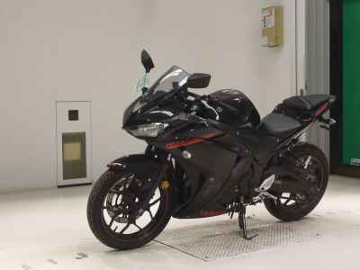 Yamaha YZF-R25 2015