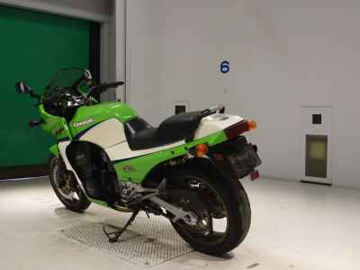 Kawasaki GPZ900R 2001