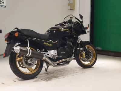 Kawasaki GPZ900R 1995