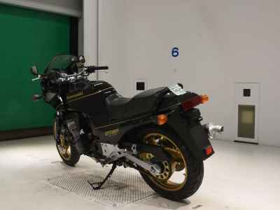 Kawasaki GPZ900R 1995