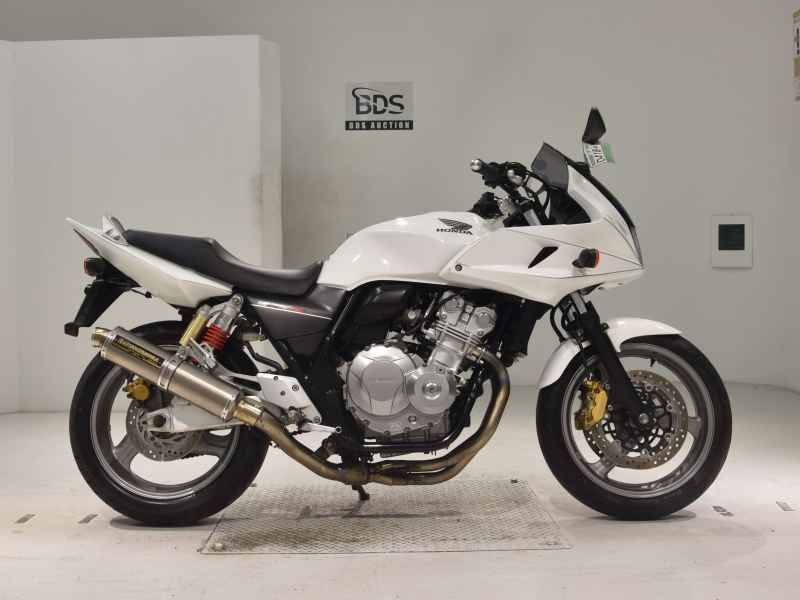 Honda CB400 Super Boldor 2017