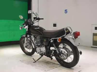 Yamaha SR400 2021
