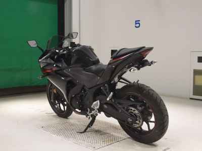 Yamaha YZF-R25 2015