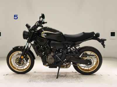 Yamaha XSR700 2025