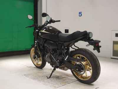 Yamaha XSR700 2025