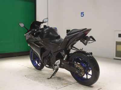 Yamaha YZF-R25 2015