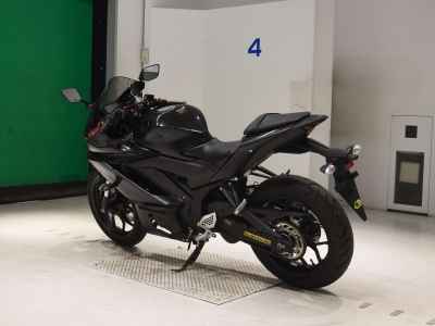 Yamaha YZF-R25 2021
