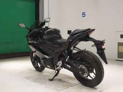 Yamaha YZF-R25 2022