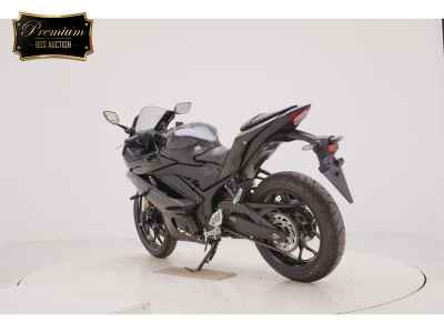 Yamaha YZF-R25 2023