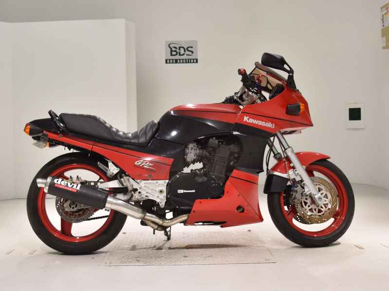 Kawasaki GPZ900R 1990