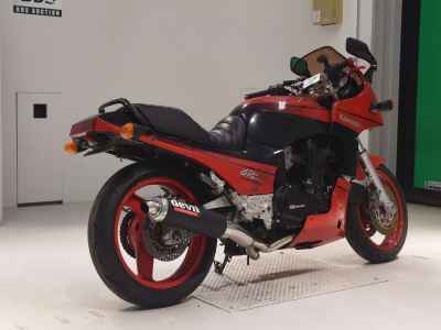 Kawasaki GPZ900R 1990