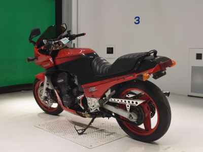 Kawasaki GPZ900R 1990