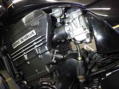 Kawasaki GPZ900R 2001