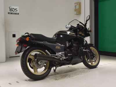 Kawasaki GPZ900R 2001