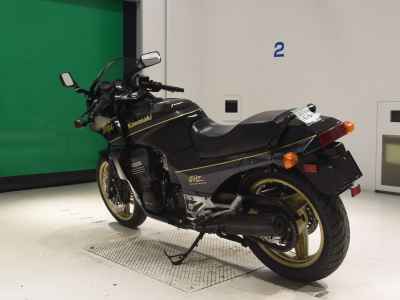 Kawasaki GPZ900R 2001