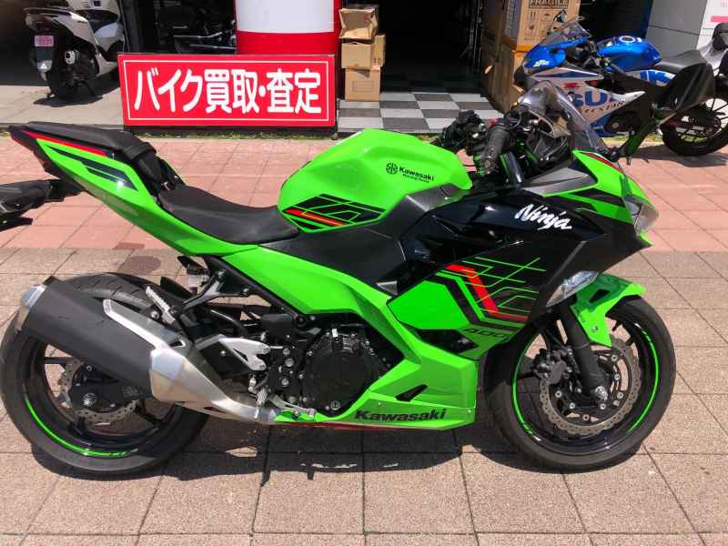Kawasaki Ninja 400 KRT Edition 2023