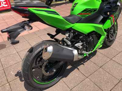 Kawasaki Ninja 400 KRT Edition 2023