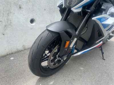 BMW M1000R 2024